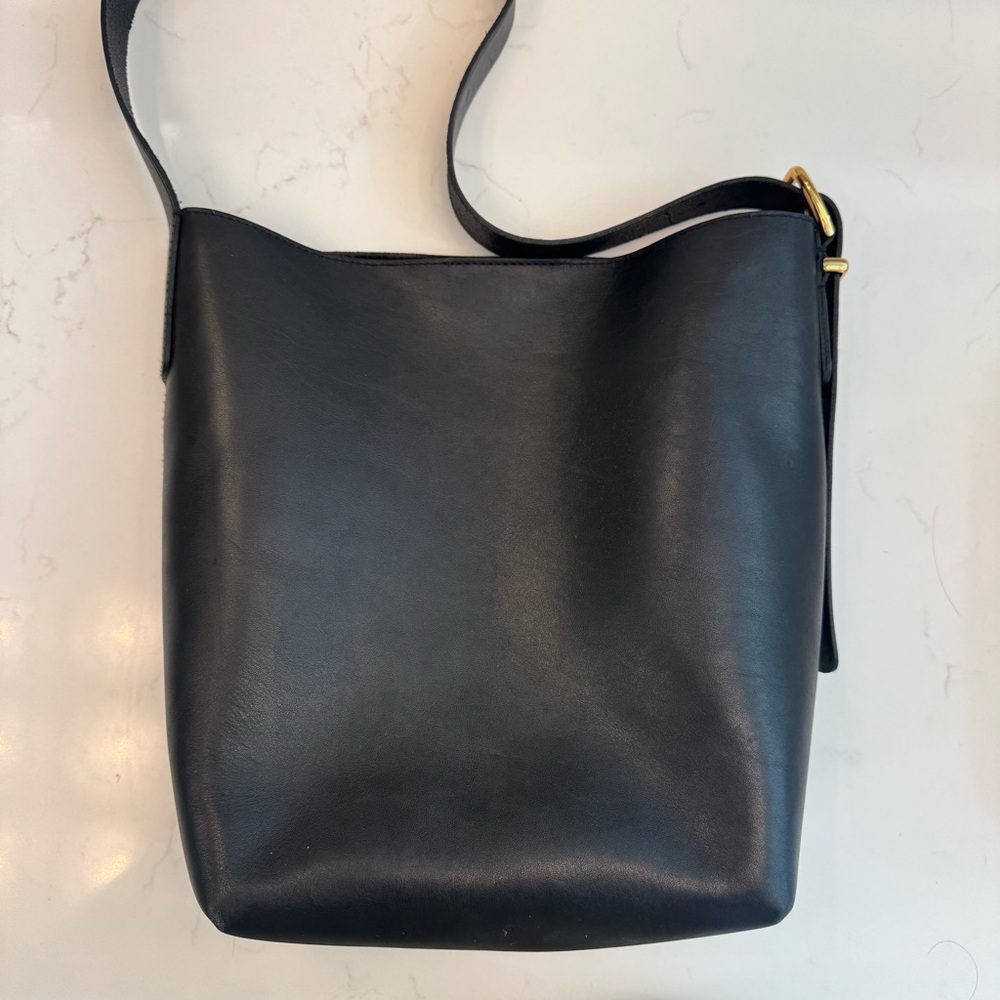 Madewell Essential Medium Bucket tote - Picture 7 of 11